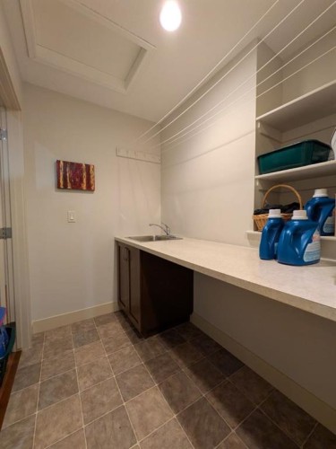 2104 23 Avenue Nw, Calgary, AB - Indoor