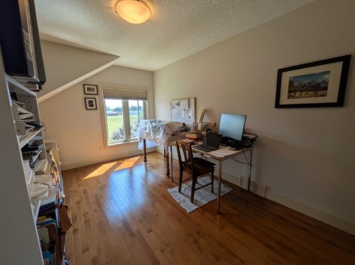 2104 23 Avenue Nw, Calgary, AB - Indoor