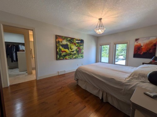 2104 23 Avenue Nw, Calgary, AB - Indoor Photo Showing Bedroom