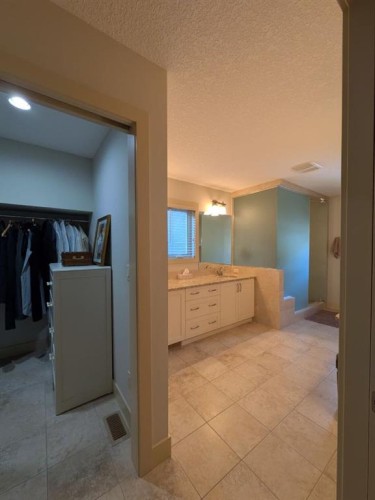 2104 23 Avenue Nw, Calgary, AB - Indoor Photo Showing Other Room