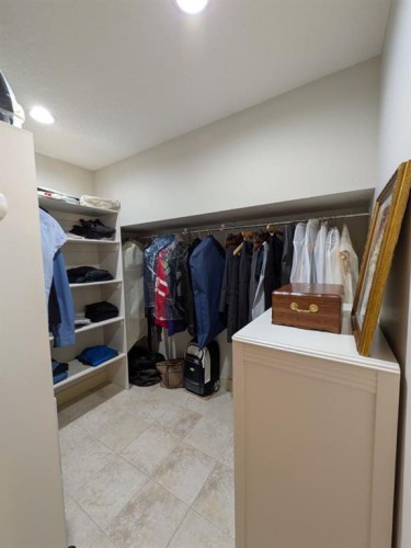 2104 23 Avenue Nw, Calgary, AB - Indoor