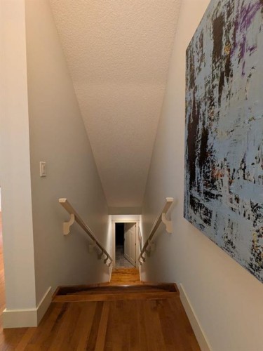 2104 23 Avenue Nw, Calgary, AB - Indoor Photo Showing Other Room