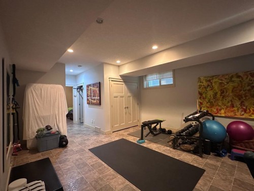 2104 23 Avenue Nw, Calgary, AB - Indoor