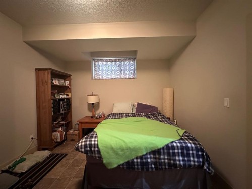 2104 23 Avenue Nw, Calgary, AB - Indoor Photo Showing Bedroom