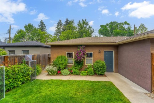 2104 23 Avenue Nw, Calgary, AB - Outdoor