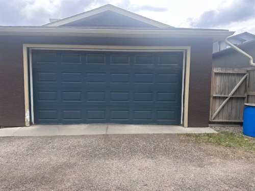 2104 23 Avenue Nw, Calgary, AB - Outdoor