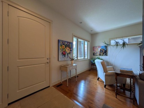 2104 23 Avenue Nw, Calgary, AB - Indoor Photo Showing Other Room