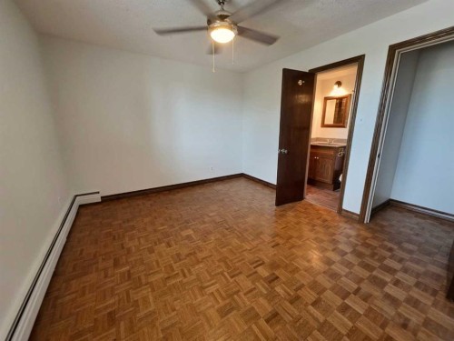 201-512 Cedar Crescent Sw, Calgary, AB - Indoor Photo Showing Other Room