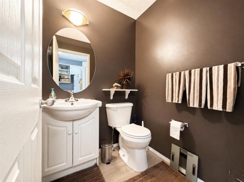 42 Inverness View Se, Calgary, AB - Indoor Photo Showing Bathroom
