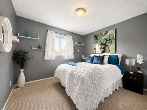 42 Inverness View Se, Calgary, AB - Indoor Photo Showing Bedroom