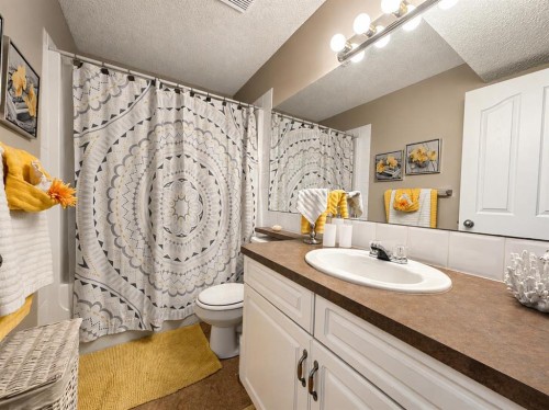 42 Inverness View Se, Calgary, AB - Indoor Photo Showing Bathroom