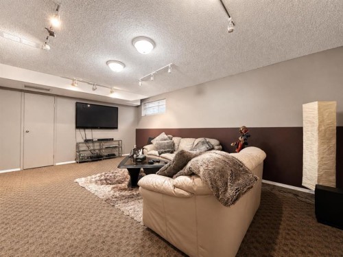 42 Inverness View Se, Calgary, AB - Indoor