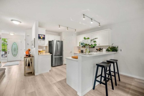 40 Chaparral Ridge Terrace Se, Calgary, AB - Indoor Photo Showing Kitchen