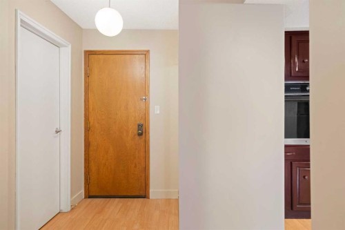 105-345 4 Avenue Ne, Calgary, AB - Indoor Photo Showing Other Room