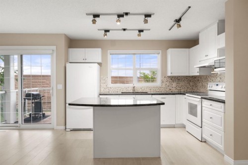 147-7707 Martha'S Haven Park Ne, Calgary, AB - Indoor Photo Showing Kitchen