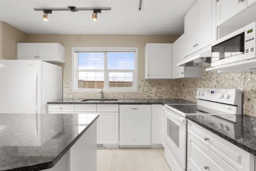 147-7707 Martha'S Haven Park Ne, Calgary, AB - Indoor Photo Showing Kitchen