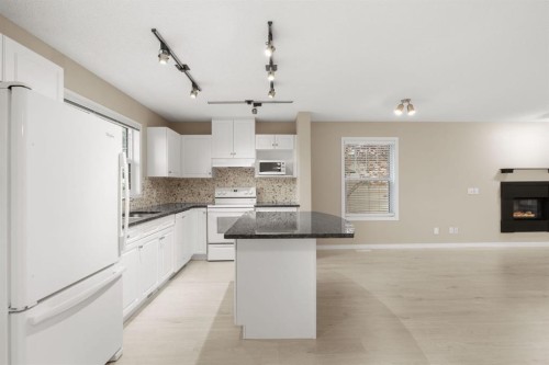 147-7707 Martha'S Haven Park Ne, Calgary, AB - Indoor Photo Showing Kitchen