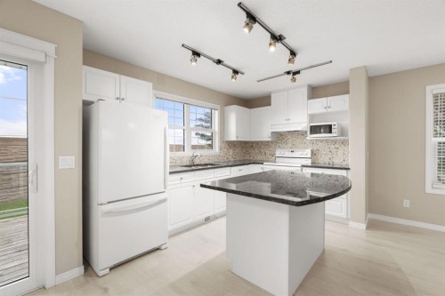 147-7707 Martha'S Haven Park Ne, Calgary, AB - Indoor Photo Showing Kitchen