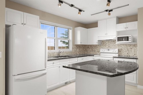 147-7707 Martha'S Haven Park Ne, Calgary, AB - Indoor Photo Showing Kitchen