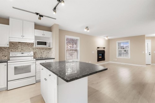 147-7707 Martha'S Haven Park Ne, Calgary, AB - Indoor Photo Showing Kitchen