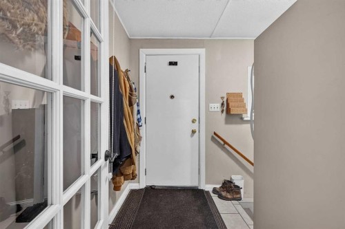 241 25 Avenue Ne, Calgary, AB - Indoor Photo Showing Other Room