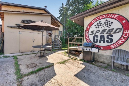 241 25 Avenue Ne, Calgary, AB - Outdoor