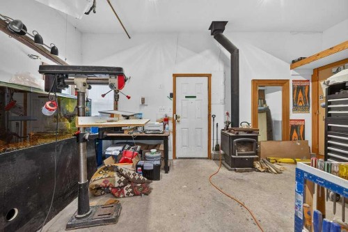 241 25 Avenue Ne, Calgary, AB - Indoor