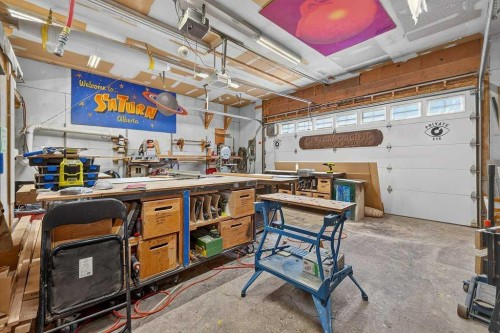 241 25 Avenue Ne, Calgary, AB - Indoor