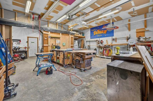 241 25 Avenue Ne, Calgary, AB - Indoor Photo Showing Basement