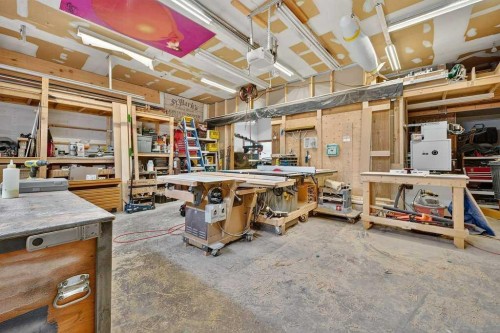241 25 Avenue Ne, Calgary, AB - Indoor
