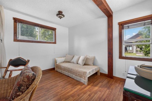 241 25 Avenue Ne, Calgary, AB - Indoor