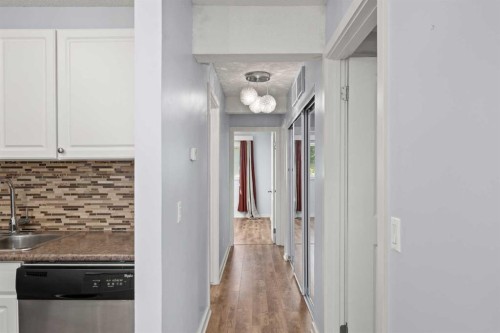1213-200 Brookpark Drive Sw, Calgary, AB - Indoor Photo Showing Kitchen