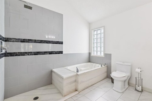 70 Discovery Ridge Court Sw, Calgary, AB - Indoor Photo Showing Bathroom