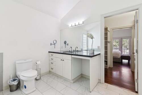 70 Discovery Ridge Court Sw, Calgary, AB - Indoor Photo Showing Bathroom