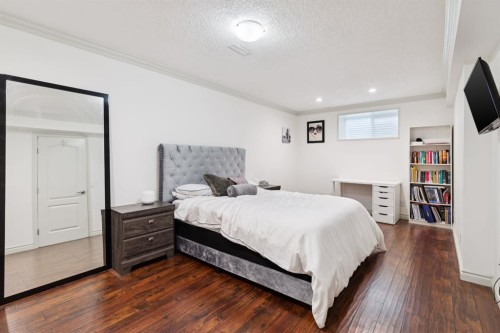 70 Discovery Ridge Court Sw, Calgary, AB - Indoor Photo Showing Bedroom
