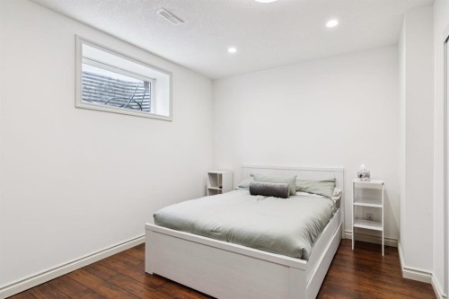 70 Discovery Ridge Court Sw, Calgary, AB - Indoor Photo Showing Bedroom