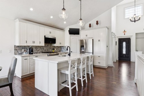 70 Discovery Ridge Court Sw, Calgary, AB - Indoor Photo Showing Other Room