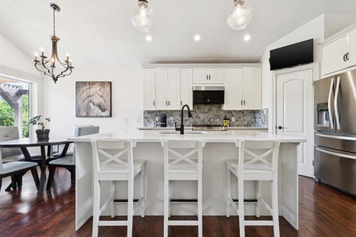 70 Discovery Ridge Court Sw, Calgary, AB - Indoor Photo Showing Dining Room