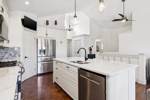 70 Discovery Ridge Court Sw, Calgary, AB - Indoor Photo Showing Kitchen With Double Sink With Upgraded Kitchen