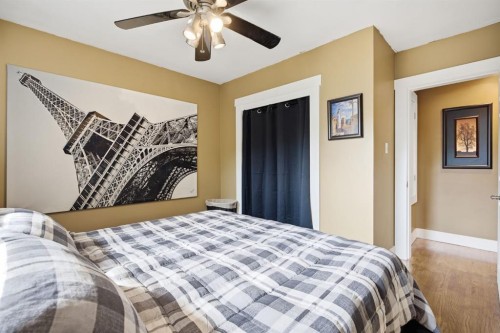 3220 14 Street Nw, Calgary, AB - Indoor Photo Showing Bedroom