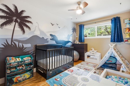 3220 14 Street Nw, Calgary, AB - Indoor Photo Showing Bedroom