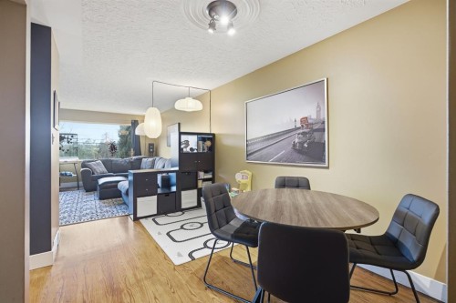 3220 14 Street Nw, Calgary, AB - Indoor Photo Showing Dining Room