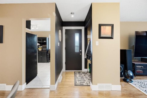 3220 14 Street Nw, Calgary, AB - Indoor Photo Showing Other Room