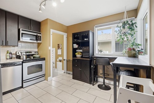 3220 14 Street Nw, Calgary, AB - Indoor Photo Showing Kitchen