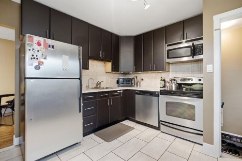 3220 14 Street Nw, Calgary, AB - Indoor Photo Showing Kitchen With Stainless Steel Kitchen