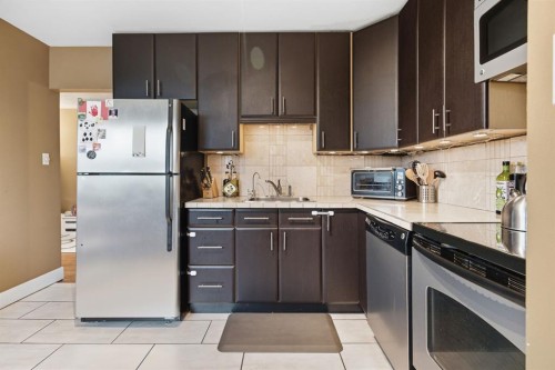 3220 14 Street Nw, Calgary, AB - Indoor Photo Showing Kitchen With Stainless Steel Kitchen