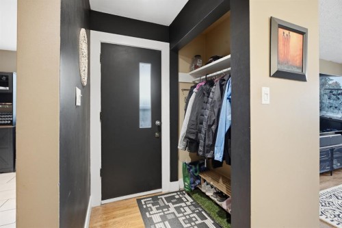 3220 14 Street Nw, Calgary, AB - Indoor With Storage