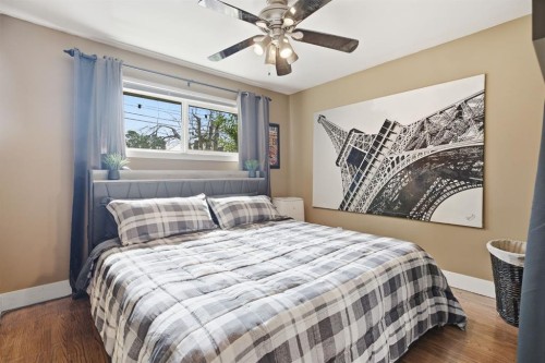 3220 14 Street Nw, Calgary, AB - Indoor Photo Showing Bedroom