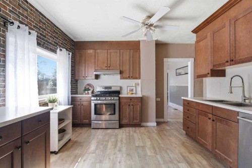 432 Centre Avenue Ne, Airdrie, AB - Indoor Photo Showing Kitchen