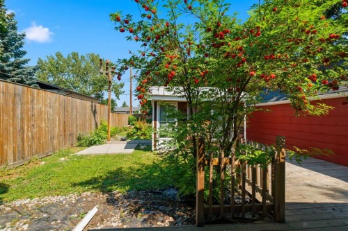 432 Centre Avenue Ne, Airdrie, AB - Outdoor